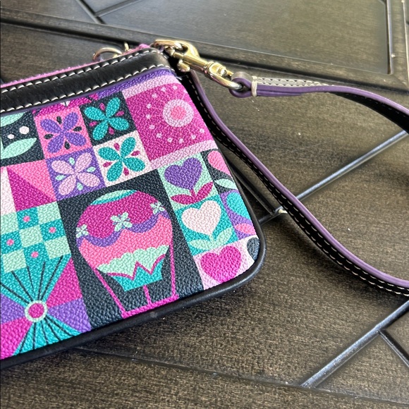 Dooney & Bourke x Disney Parks It's a small world collab wristlet bag authentic - Picture 7 of 12